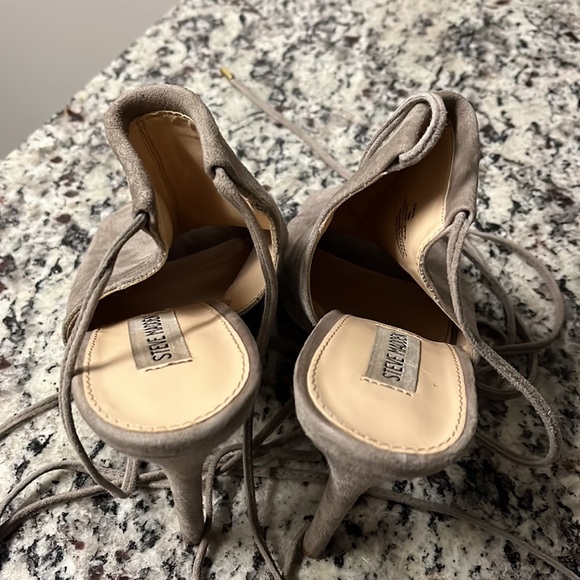 Stylish suede peep-toe booties with laces! - Picture 3 of 4